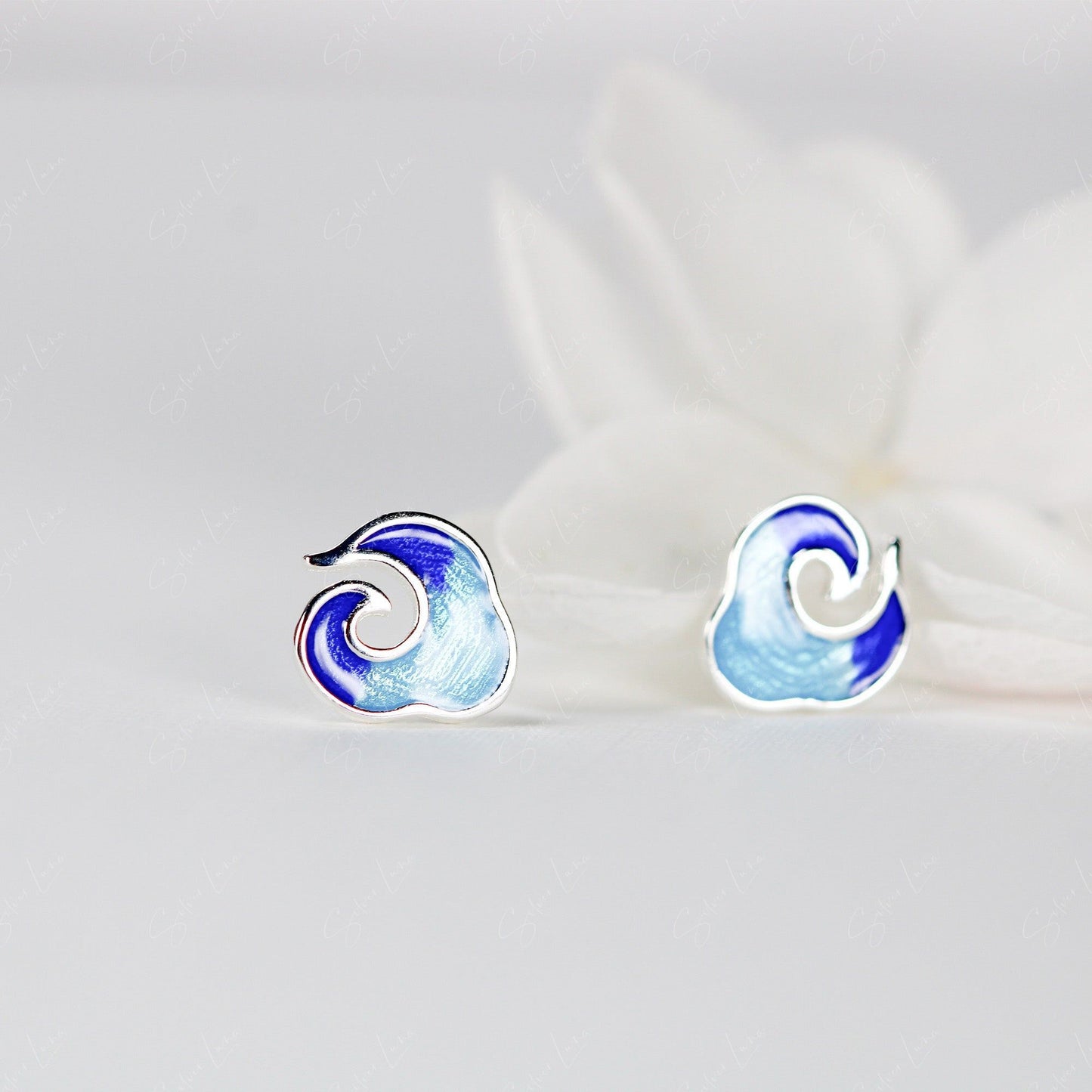 Japanese blue cloud motif stud earrings