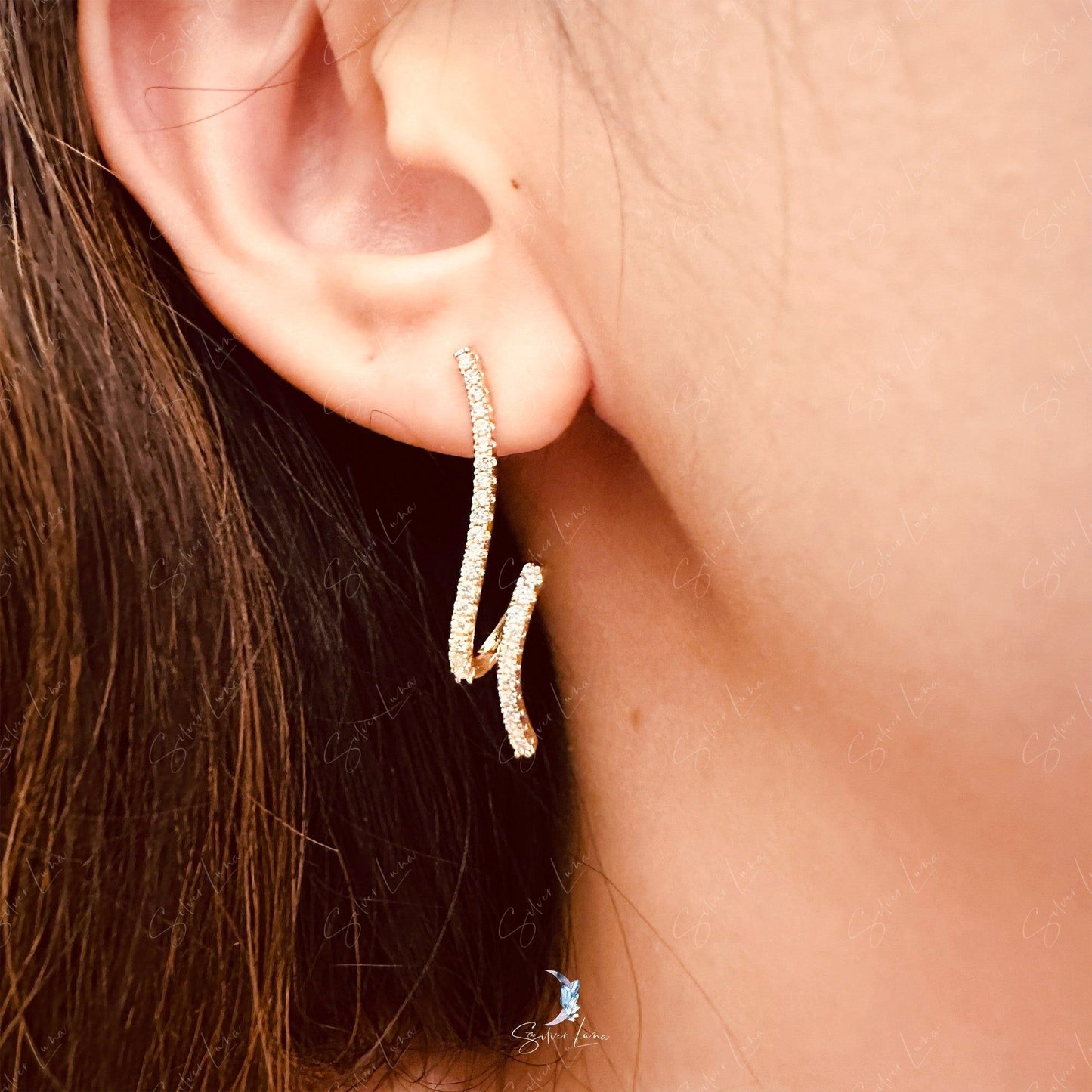 wavy stud earrings