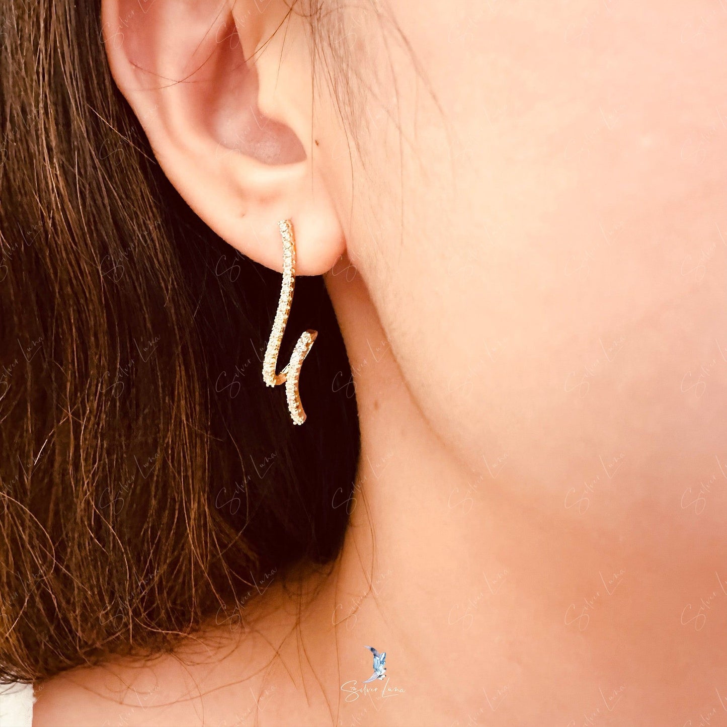 Rhinestone wavy stud earrings