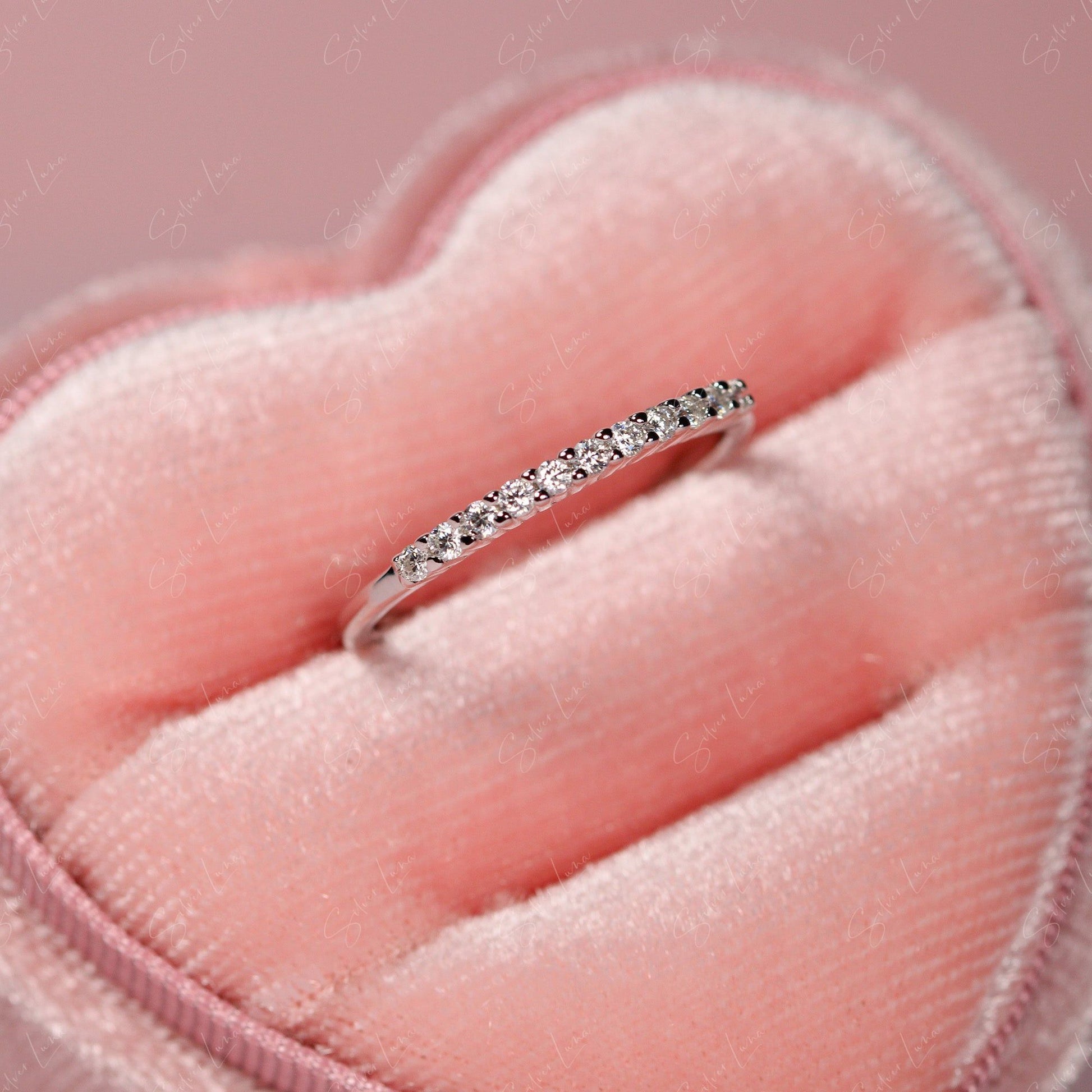 diamond alternative moissanite wedding ring