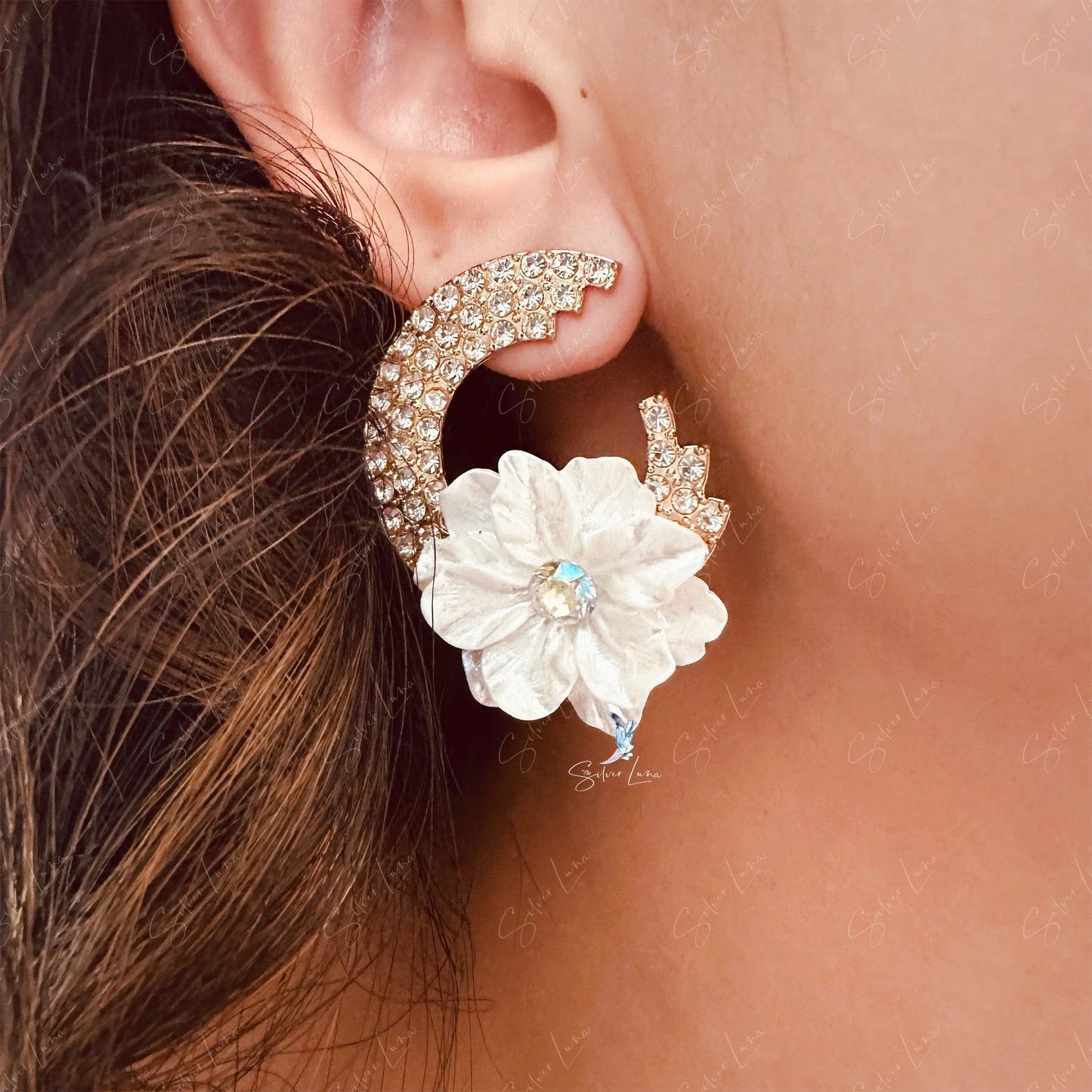 White flower rhinestone bridal earrings