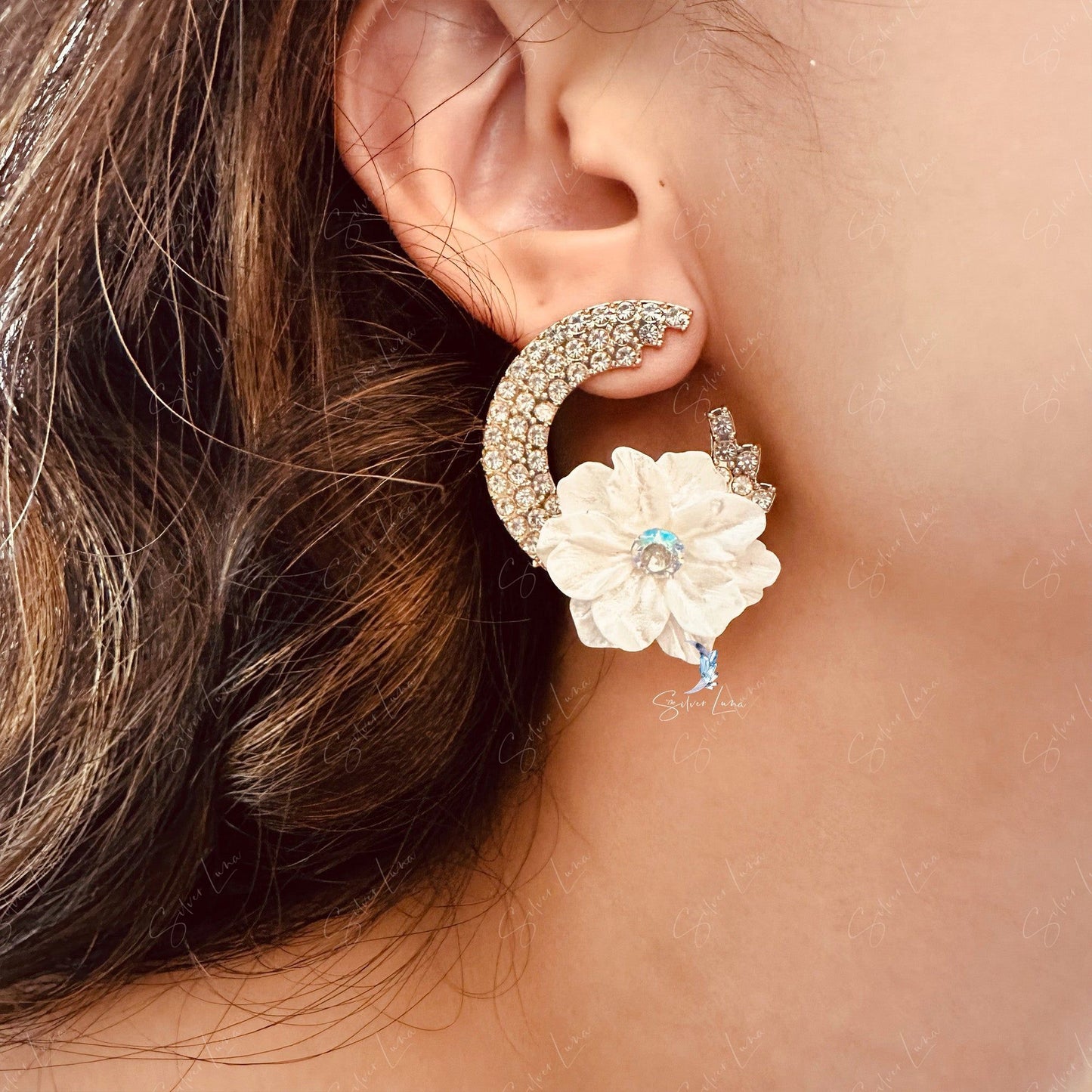 White flower rhinestone bridal earrings