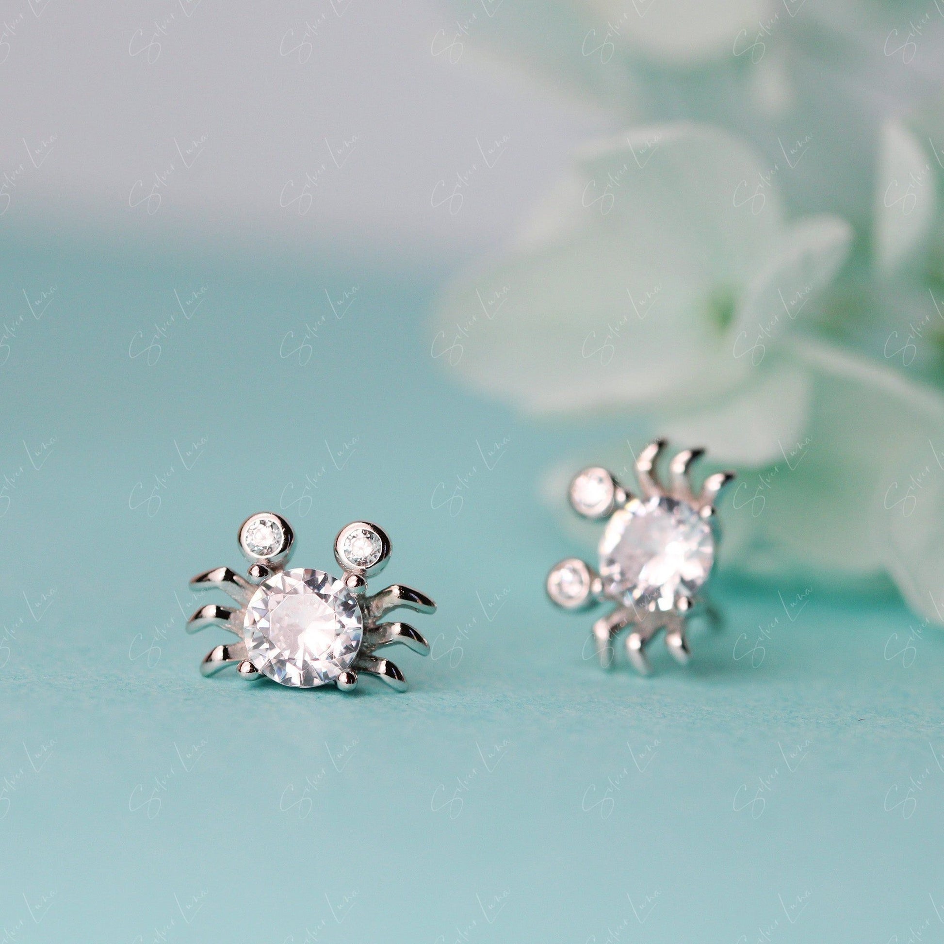 crab stud earrings