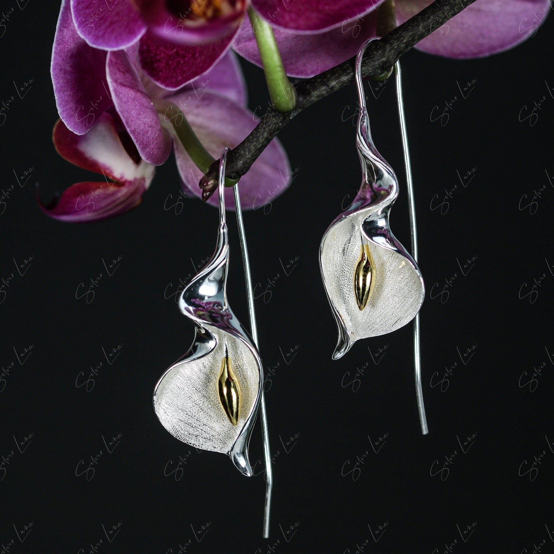 Calla lily flower dangle drop earrings