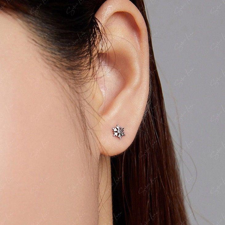 snowflake screw stud earrings