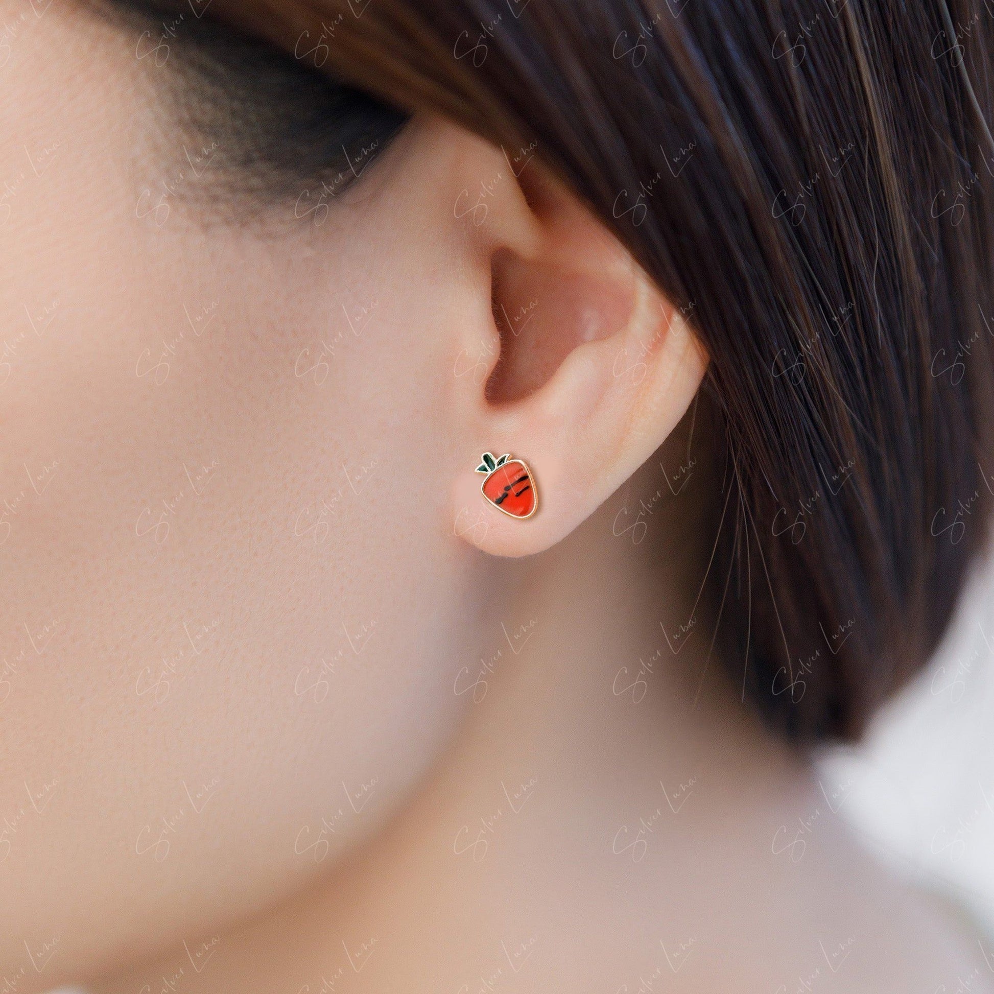 carrot stud earrings