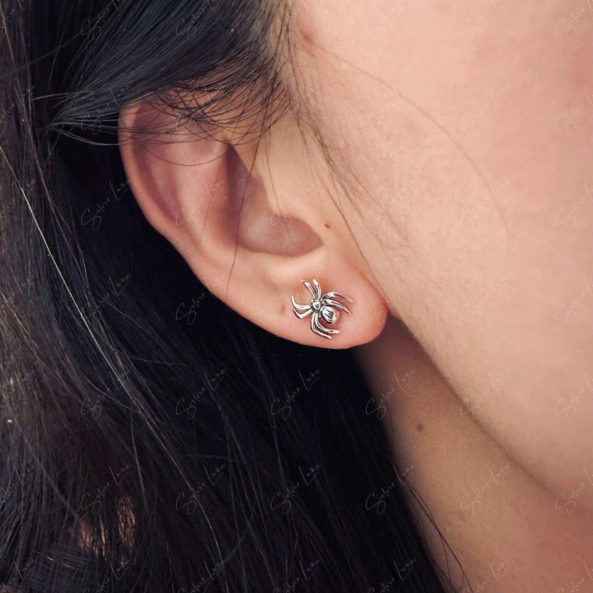 spider stud earrrings