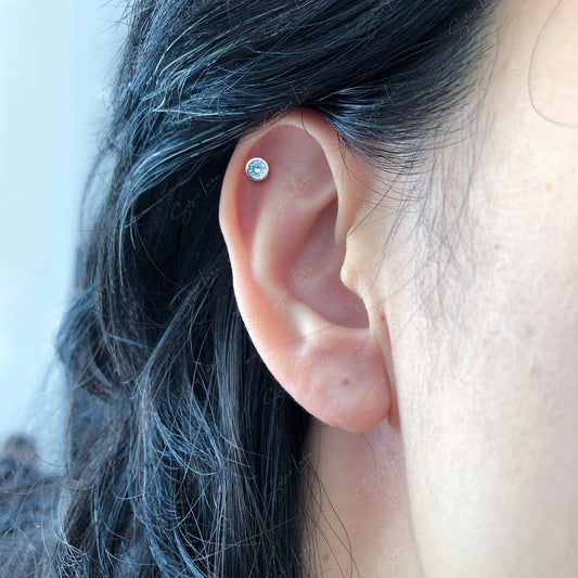 Solitaire cubic zirconia screw earrings