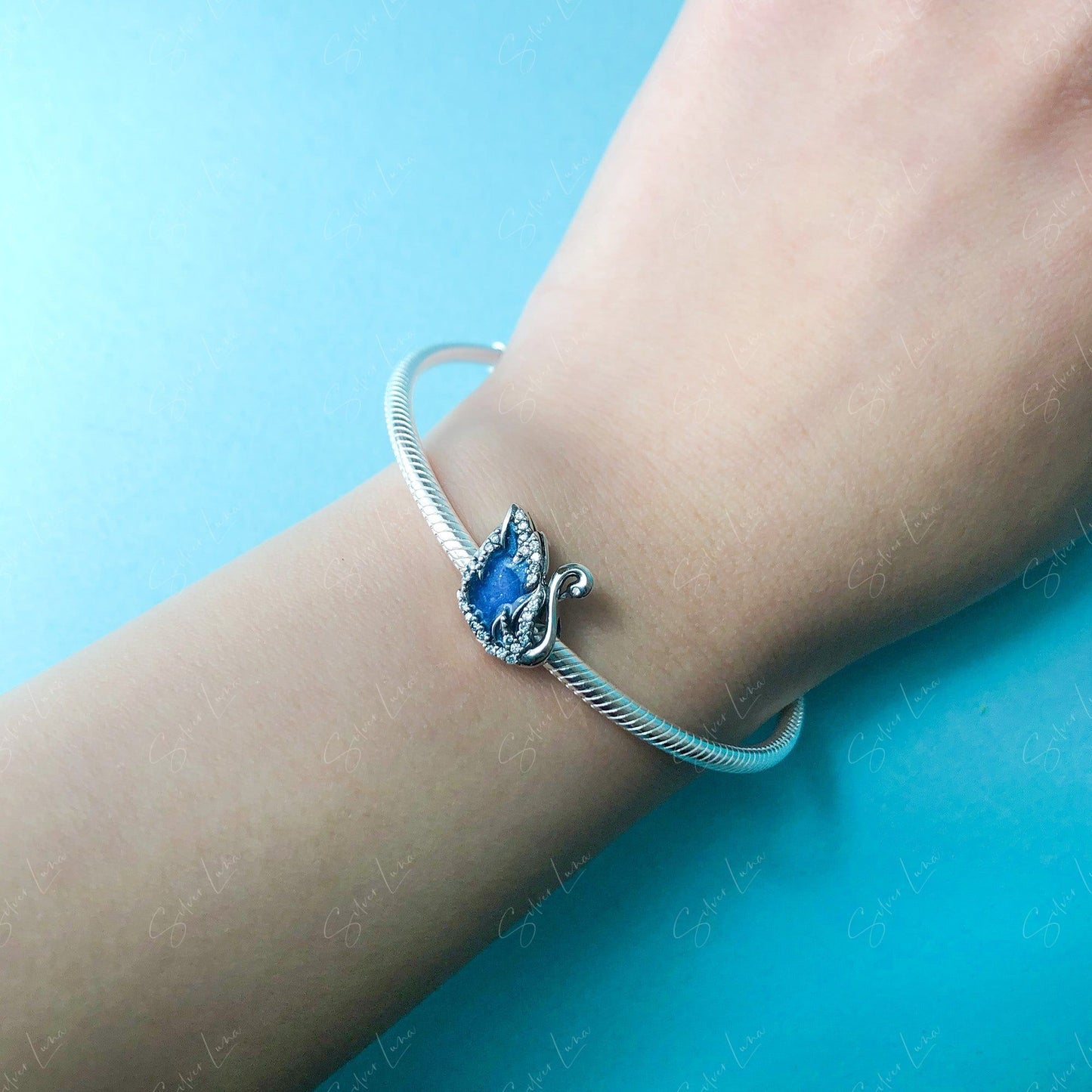 Elegant blue swan charm for bracelet